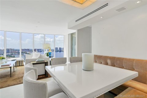 Condominio en alquiler en Sunny Isles Beach, Florida, 3 dormitorios, 280.38 m2 № 13318 - foto 9