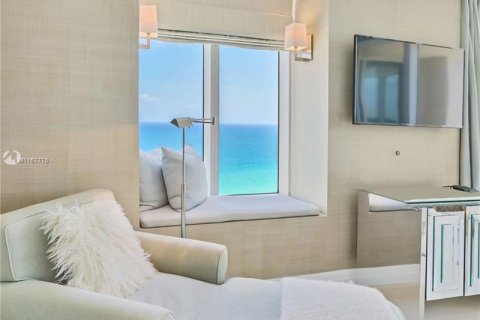 Condominio en alquiler en Sunny Isles Beach, Florida, 3 dormitorios, 280.38 m2 № 13318 - foto 18