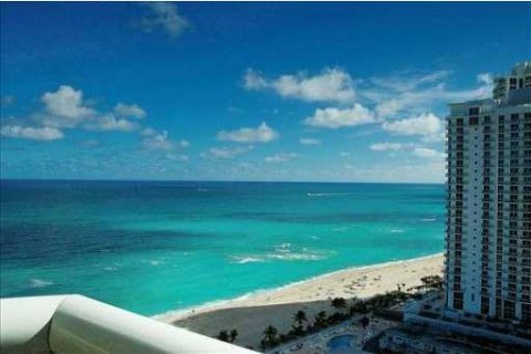 Condominio en alquiler en Sunny Isles Beach, Florida, 3 dormitorios, 280.38 m2 № 13318 - foto 28