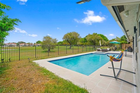 Casa en venta en Tamarac, Florida, 3 dormitorios, 219.99 m2 № 1374278 - foto 29