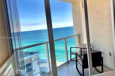 Condo in Sunny Isles Beach, Florida, 1 bedroom  № 1374277 - photo 18