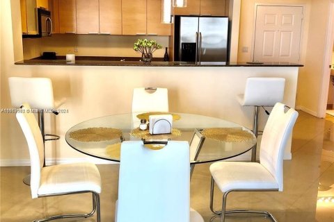 Condo in Sunny Isles Beach, Florida, 1 bedroom  № 1374277 - photo 12