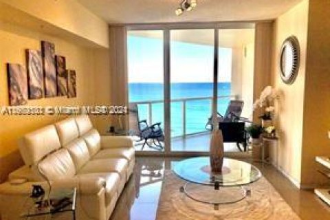 Condo in Sunny Isles Beach, Florida, 1 bedroom  № 1374277 - photo 1