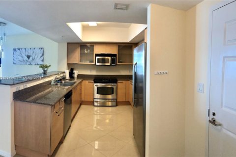 Condo in Sunny Isles Beach, Florida, 1 bedroom  № 1374277 - photo 10