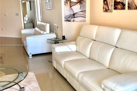 Condo in Sunny Isles Beach, Florida, 1 bedroom  № 1374277 - photo 4