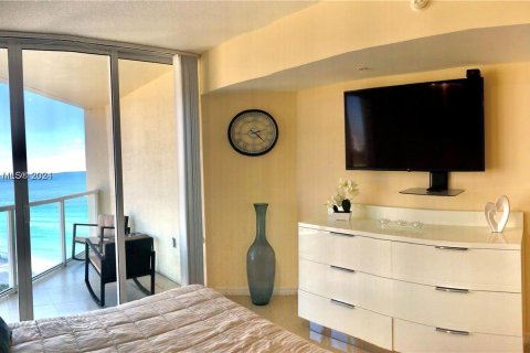 Condo in Sunny Isles Beach, Florida, 1 bedroom  № 1374277 - photo 24