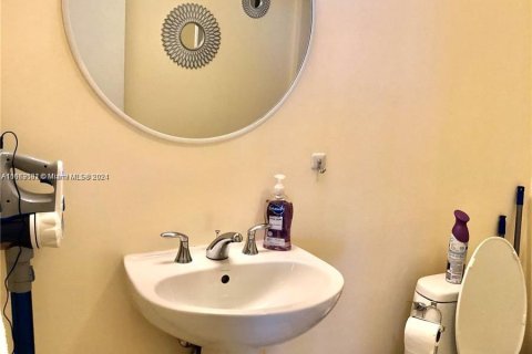 Condo in Sunny Isles Beach, Florida, 1 bedroom  № 1374277 - photo 26