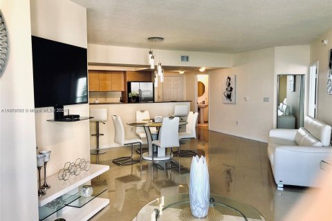 Condo in Sunny Isles Beach, Florida, 1 bedroom  № 1374277 - photo 3