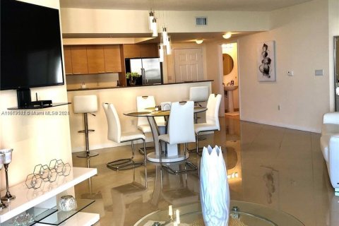 Condo in Sunny Isles Beach, Florida, 1 bedroom  № 1374277 - photo 7