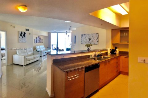 Condo in Sunny Isles Beach, Florida, 1 bedroom  № 1374277 - photo 2