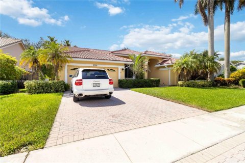 Casa en venta en Plantation, Florida, 4 dormitorios, 279.54 m2 № 1374240 - foto 2