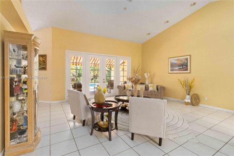 House in Plantation, Florida 4 bedrooms, 279.54 sq.m. № 1374240 - photo 15