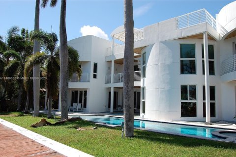 House in Fort Lauderdale, Florida 5 bedrooms, 375.6 sq.m. № 565004 - photo 1