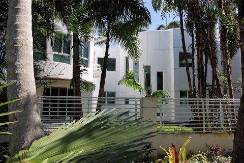 House in Fort Lauderdale, Florida 5 bedrooms, 375.6 sq.m. № 565004 - photo 6