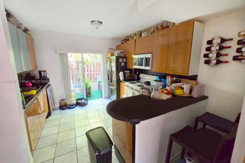 Condominio en venta en Doral, Florida, 2 dormitorios, 76.55 m2 № 967420 - foto 3