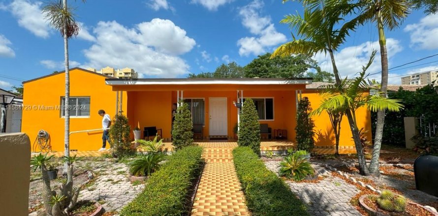 Villa ou maison à Miami, Floride 4 chambres № 1368642