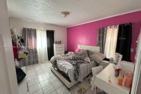 Casa en venta en Miami, Florida, 4 dormitorios № 1368642 - foto 14