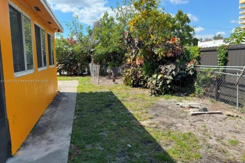 House in Miami, Florida 4 bedrooms № 1368642 - photo 15