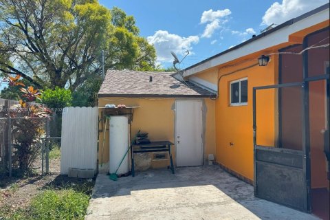 House in Miami, Florida 4 bedrooms № 1368642 - photo 20