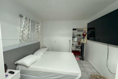 Casa en venta en Miami, Florida, 4 dormitorios № 1368642 - foto 3