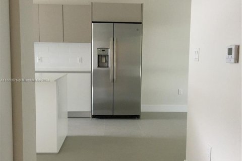 Adosado en alquiler en Miami, Florida, 3 dormitorios, 127.83 m2 № 1366996 - foto 17