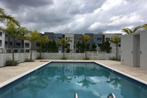 Townhouse in Miami, Florida 3 bedrooms, 127.83 sq.m. № 1366996 - photo 2