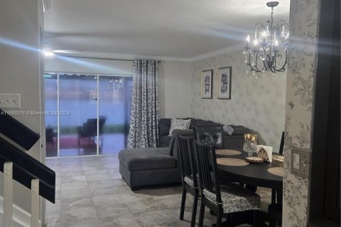 Adosado en venta en Miami, Florida, 3 dormitorios № 1366995 - foto 14