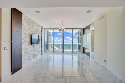 Condo in Sunny Isles Beach, Florida, 3 bedrooms  № 1366997 - photo 2