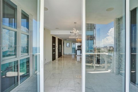 Condo in Sunny Isles Beach, Florida, 3 bedrooms  № 1366997 - photo 17