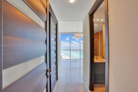 Condo in Sunny Isles Beach, Florida, 3 bedrooms  № 1366997 - photo 21