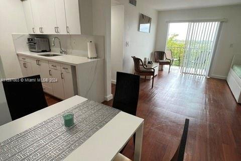 Condo in Miami, Florida, 2 bedrooms  № 1367000 - photo 5