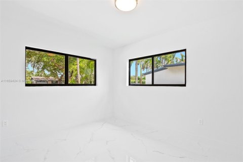 Villa ou maison à vendre à Miami, Floride: 4 chambres, 158.68 m2 № 1366999 - photo 16