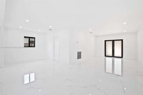 Villa ou maison à vendre à Miami, Floride: 4 chambres, 158.68 m2 № 1366999 - photo 6