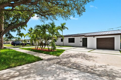 Casa en venta en Miami, Florida, 4 dormitorios, 158.68 m2 № 1366999 - foto 2