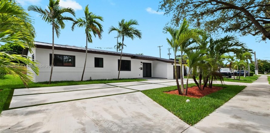 Villa ou maison à Miami, Floride 4 chambres, 158.68 m2 № 1366999