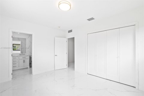 Casa en venta en Miami, Florida, 4 dormitorios, 158.68 m2 № 1366999 - foto 13