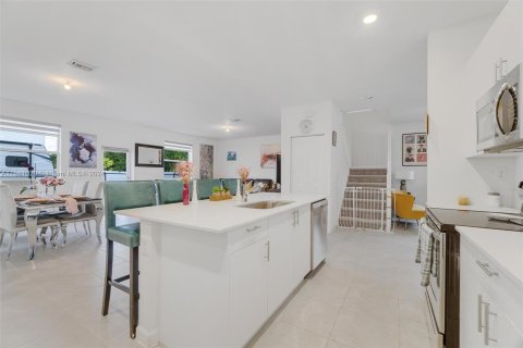 Casa en alquiler en Miami, Florida, 5 dormitorios № 1370338 - foto 14