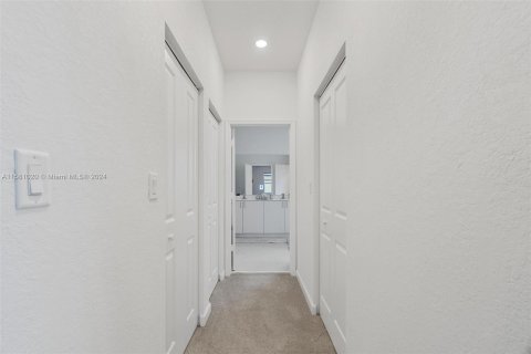 House in Miami, Florida 5 bedrooms № 1370338 - photo 20