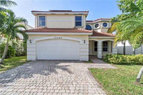 House in Coral Springs, Florida 4 bedrooms, 238.2 sq.m. № 682349 - photo 7