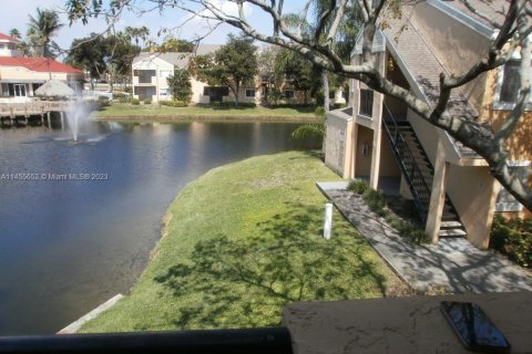 Condominio en venta en Pembroke Pines, Florida, 3 dormitorios, 103.4 m2 № 820866 - foto 2