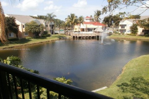 Condominio en venta en Pembroke Pines, Florida, 3 dormitorios, 103.4 m2 № 820866 - foto 1
