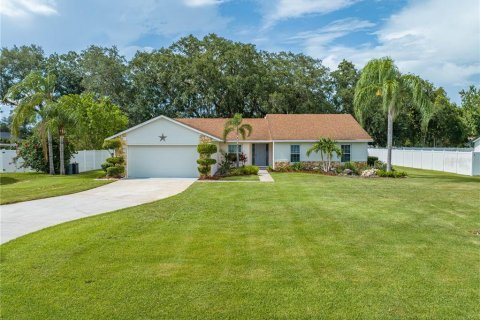 Villa ou maison à vendre à Kissimmee, Floride: 3 chambres, 180.69 m2 № 1287112 - photo 1