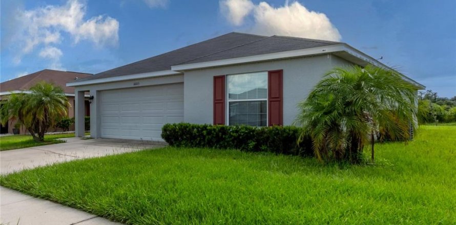 House in Zephyrhills, Florida 4 bedrooms, 141.58 sq.m. № 1287024