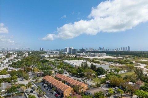 Apartamento en venta en Miami, Florida, 1 dormitorio, 74 m2 № 386445 - foto 4