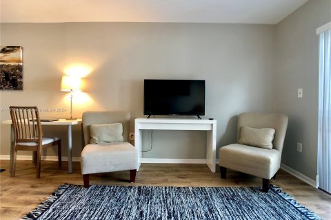 Condo in Miami Beach, Florida, 1 bedroom  № 1399125 - photo 3