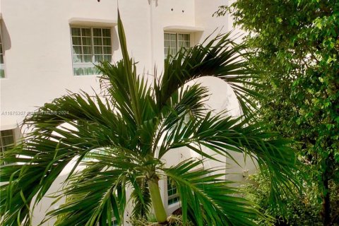 Condo in Miami Beach, Florida, 1 bedroom  № 1399125 - photo 14