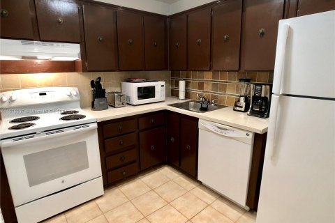 Condo in Miami Beach, Florida, 1 bedroom  № 1399125 - photo 7