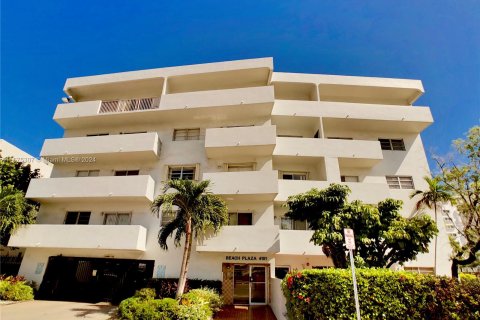 Condo in Miami Beach, Florida, 1 bedroom  № 1399125 - photo 18