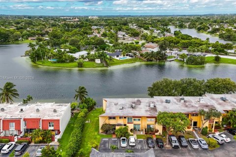 Adosado en venta en Miami, Florida, 3 dormitorios, 161.37 m2 № 1399122 - foto 30