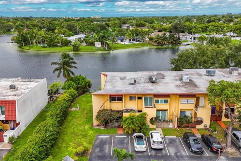 Adosado en venta en Miami, Florida, 3 dormitorios, 161.37 m2 № 1399122 - foto 29